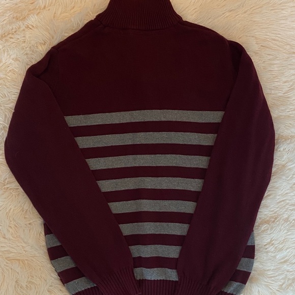 🖤Big boys Children’s Place Sweater🖤 - Picture 2 of 3